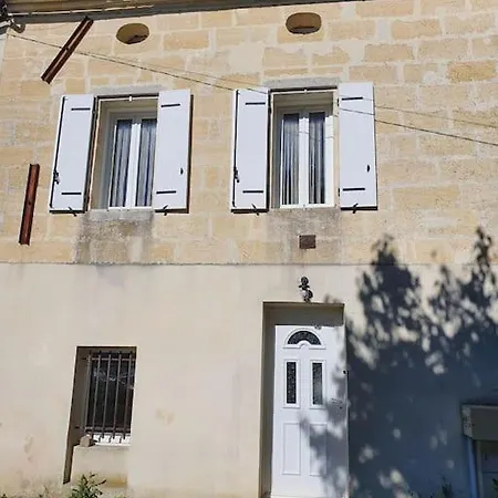 Studio Dans Les Vignes Du Domaine Millaire Fronsac